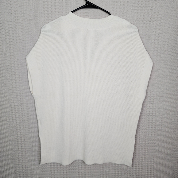 EXPRESS Ribbed V-Neck Short Sleeve Oversized Sweater in White S - Picture 2 of 6